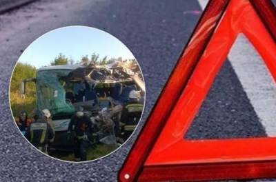 На России пассажирский автобус столкнулся с грузовиком: много погибших