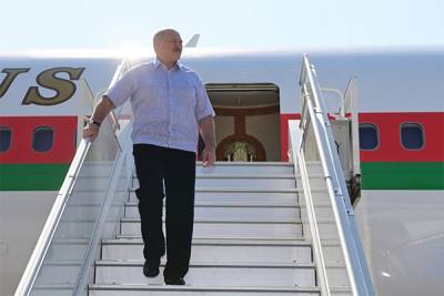 Лукашенко назвал Макрона неопытным политиком и посоветовал заняться делами Франции