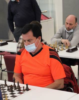 В Южно-Сахалинске состоялся матч поколений по быстрым шахматам