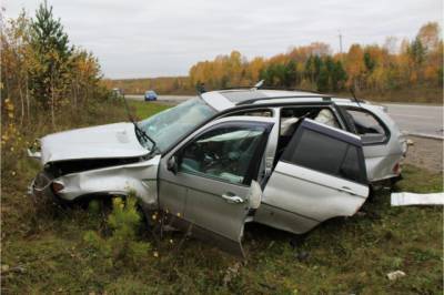В Кузбассе водитель BMW без прав устроил смертельное ДТП