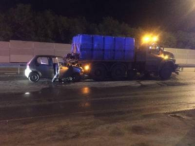 В Челябинске водитель легковушки погиб при столкновении с дорожной машиной