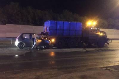 В Челябинске погиб водитель автомобиля, столкнувшегося с грузовиком