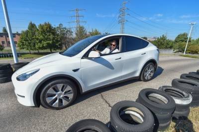 Tesla предлагает «разблокировать возможности» Model Y за 2 000 долларов