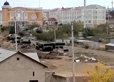 «В три смены и без выходных»: Ремонтники продолжают срывать подачу тепла в «сотых» кварталах Улан-Удэ