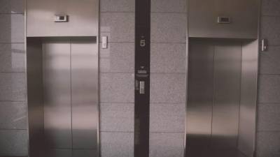 В Ленобласти педофил надругался над школьницей в лифте