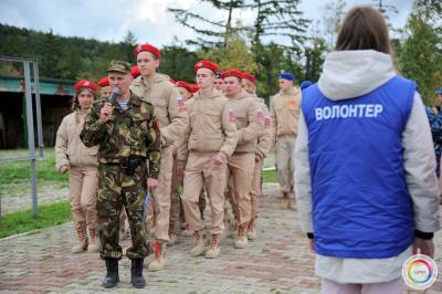 Южно-сахалинская молодежь состязалась в соревнованиях "Родине служить почетно"