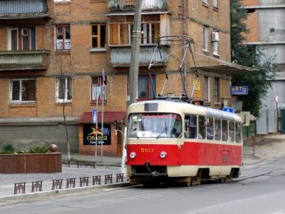 Возле станции метро «Лукьяновская» оборвались трамвайные провода: образовались пробки