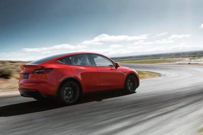 Tesla предложила обновлением прошивки ускорить Model Y Dual Motor AWD на 0,5 сек. — за доплату в $2 тыс.