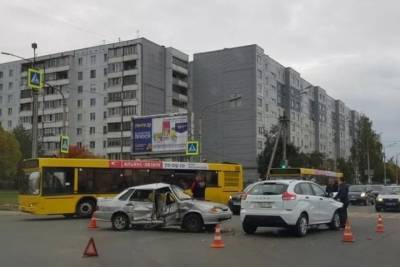 ДТП произошло в Пскове возле Империала