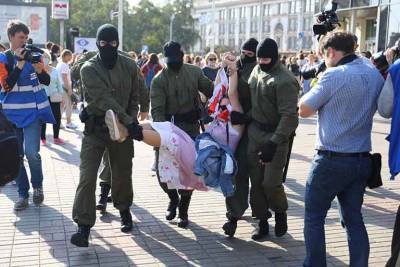«Инаугурация» Тихановской не удалась: жесткие задержания и разгон протестов в Белоруссии