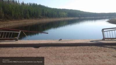 Два якута погибли при падении автомобиля в озеро