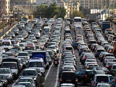 Утром в Киеве на дорогах образовались масштабные автомобильные заторы