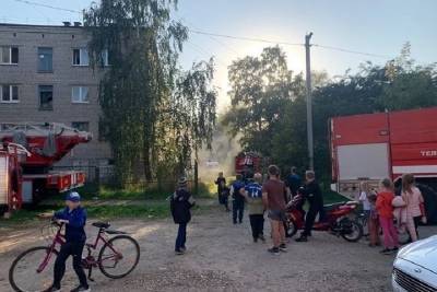 Неосторожное обращение с огнем стало причиной пожара в псковских общежитиях