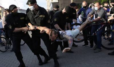 В Белоруссии задержали свыше 300 участников "народной инаугурации" Тихановской