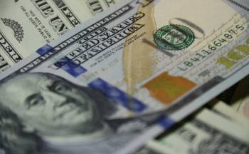 Доллар продолжает расти по отношению к суму