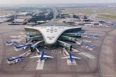 Аэропорт в Баку ограничил полеты из-за введенного военного положения