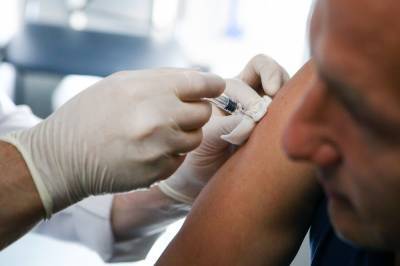 Прививки вакциной "Спутник V" получили более 5 тысяч добровольцев