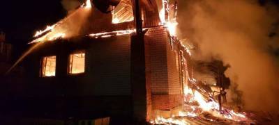 Два часа пожарные тушили загоревшийся в Петрозаводске дом