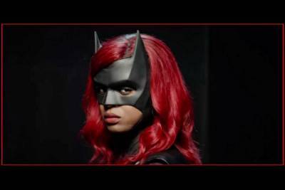 Джависия Лесли показала, как будет выглядеть в костюме главной героини сериала «Бэтвумен»