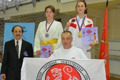 Костромская студентка привезла две золотые медали с турнира по каратэ
