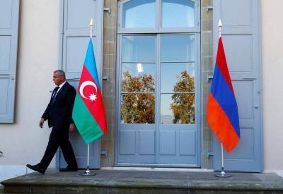 Долларовые облигации Азербайджана и Армении рухнули на фоне столкновений в Нагорном Карабахе