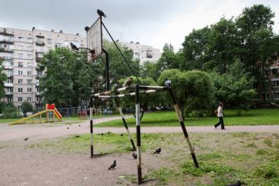 Депутаты объявили войну нарушителям правил парковки во дворах Петербурга
