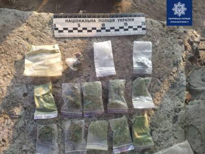 Во дворе Лисичанска поймали наркомана с "арсеналом" запрещенных веществ