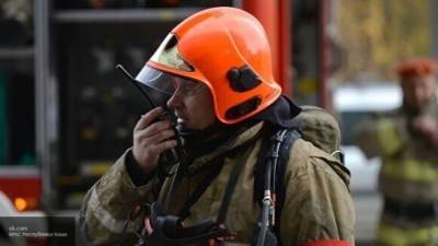 Огонь охватил склады в Ново-Савиновском районе Казани