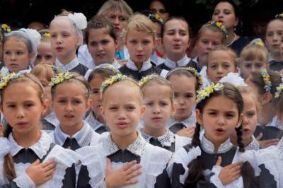Суд открыл дело из-за рекомендации Киевсовета петь каждое утро гимн Украины в школах