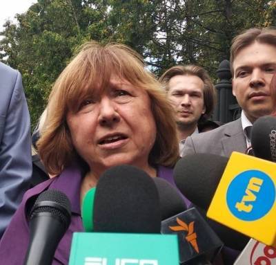 Член Координационного совета белорусской оппозиции Светлана Алексиевич уехала в Германию