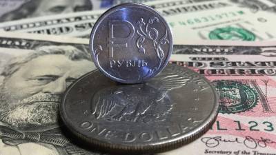 Осеннее ослабление: курс доллара поднялся до 79 рублей впервые с 2 апреля
