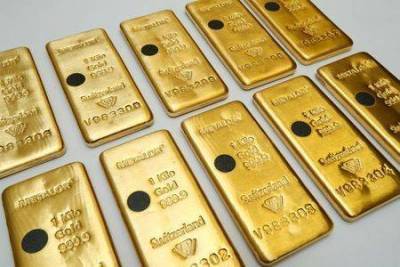 Золото дешевеет на фоне подъема фондовых рынков