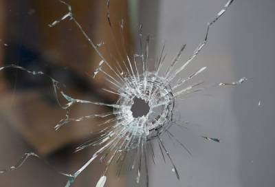 В Тверской области неизвестный стреляет по окнам соседей из пневматики