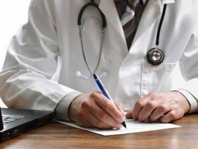 «Не все больницы заключили соглашения для доплат»: Зеленский потребовал для врачей повышение зарплат с сентября