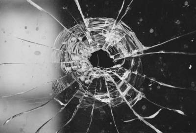 В Тверской области неизвестный расстреливает окна граждан из пневматики