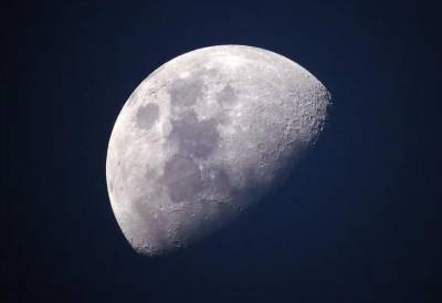 На Луне обнаружили странную трещину, которая продолжает расширяться