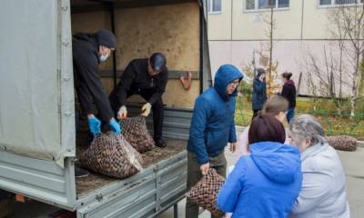 На Ямале в период коронакризиса многодетным семьям начали бесплатно раздавать картошку