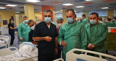Арсен Торосян посетил раненых в Карабахе военнослужащих