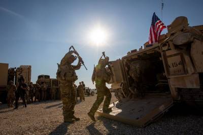 Американский вооруженный контингент на Ближнем Востоке окружен осью сопротивления