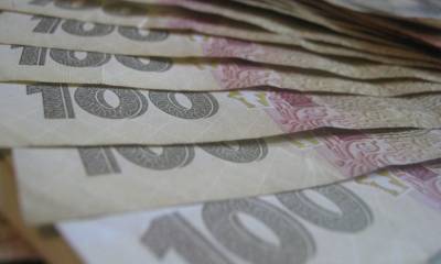 Конец эпохи бедности: за месяц средняя зарплата украинцев снизилась на 358 гривен