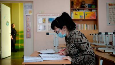 Российских учителей не будут увольнять за отказ от прививки от коронавируса