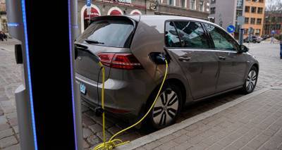 На всех АЗС в Латвии появятся пункты зарядки электромобилей