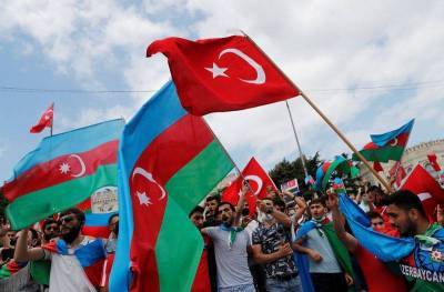 Турция направляет сирийских повстанцев на помощь Азербайджану, говорят двое из них