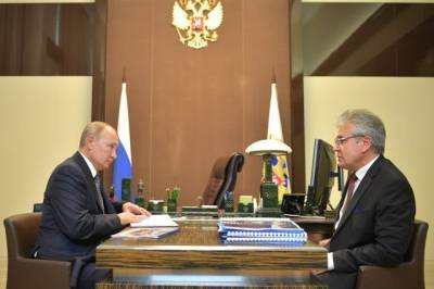 Путин обсудил ситуацию с COVID-19 с главой РАН