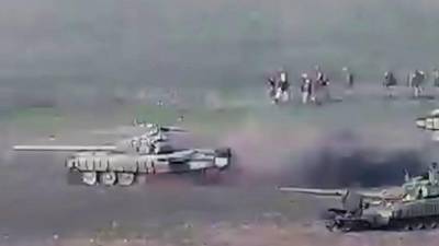 Военные Карабаха сообщили об уничтожении десяти танков Азербайджана