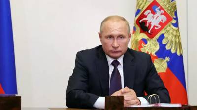 Путин поручил не откладывать выполнение национальных целей
