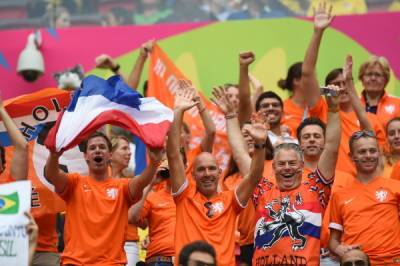 В Нидерландах футбольным болельщикам вновь запретили посещать стадионы