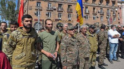 В Степанакерт съезжаются добровольцы для участия в боевых действиях
