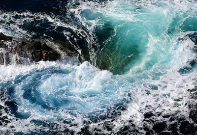 Загадочное бурление Черного моря озадачило пользователей Сети