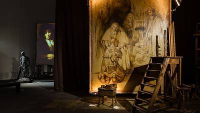 Новое о Рембрандте: инсталляция Сокурова в Главном штабе